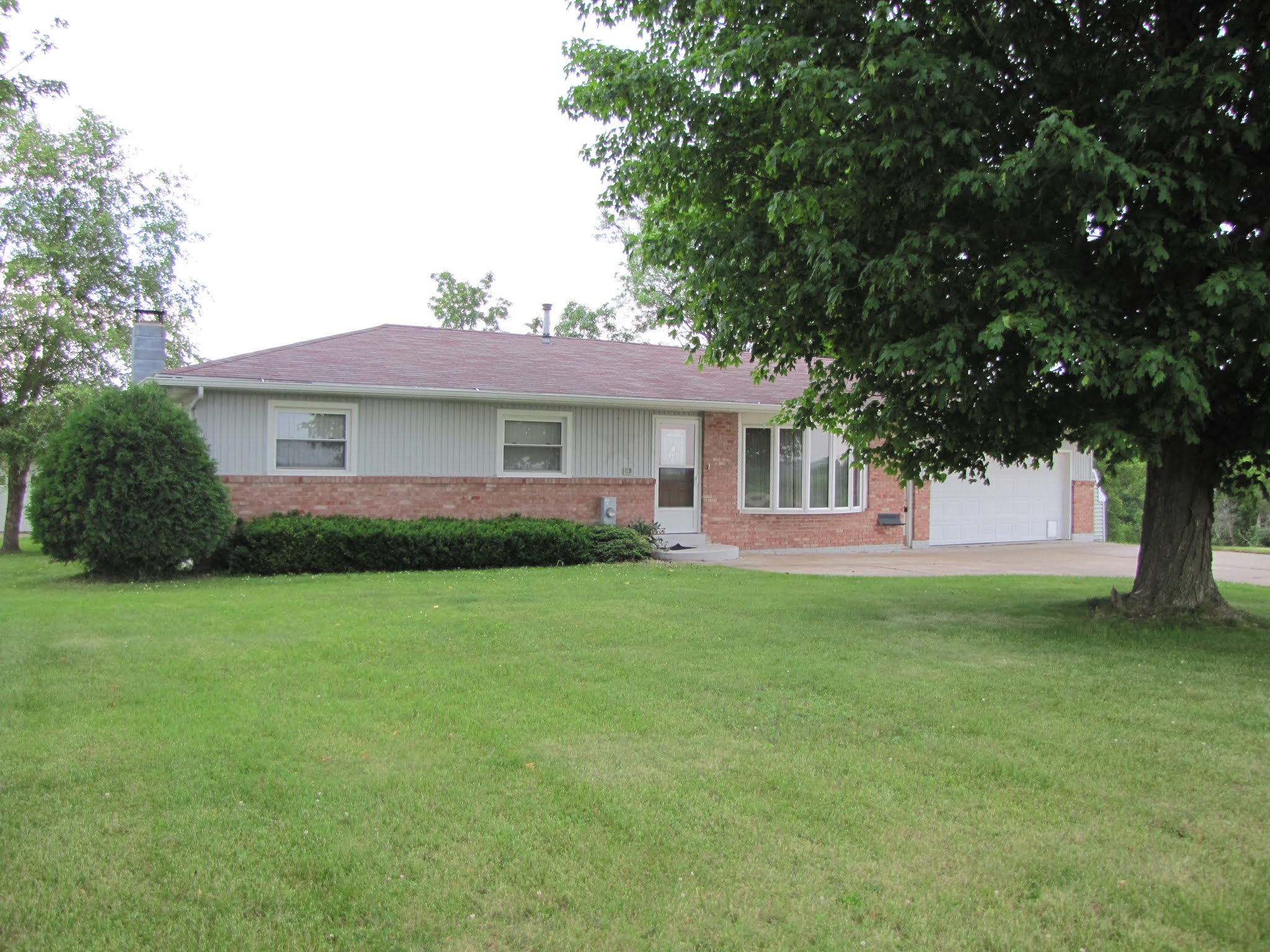 EAST IOWA REAL ESTATE 19194 55th Street, Maquoketa, IA 52060
