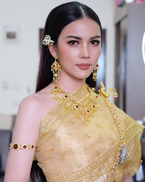 Chonlaputson Srikunha – Most Beautiful Ladyboy in Thailand Traditional ...