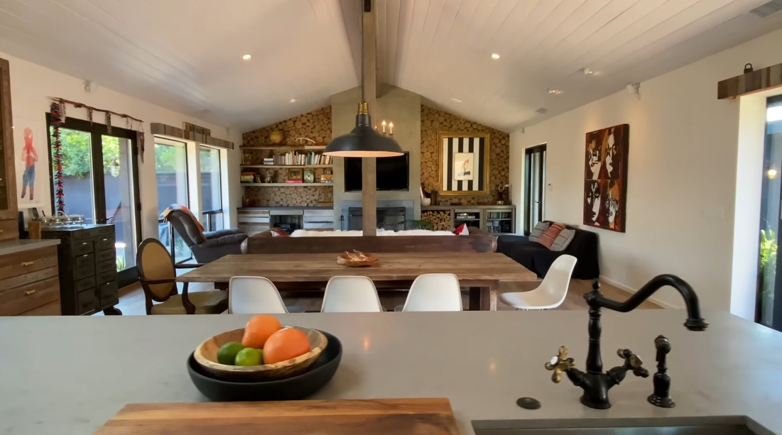 28 Interior Design Photos vs. 6608 Portshead Rd, Malibu, CA Luxury Home Tour