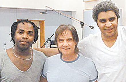 Roberto grava duas faixas de seu CD com músicos da banda de Lulu Santos 