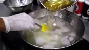 pour-ghee-into-chilled-water