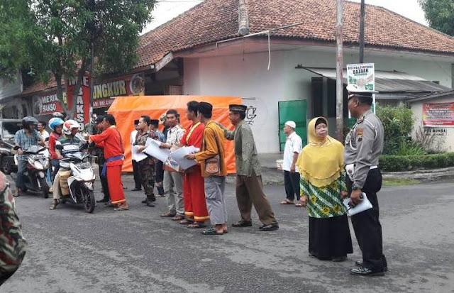 Kampanye Anti Persekusi Lewat Pembagian Takjil
