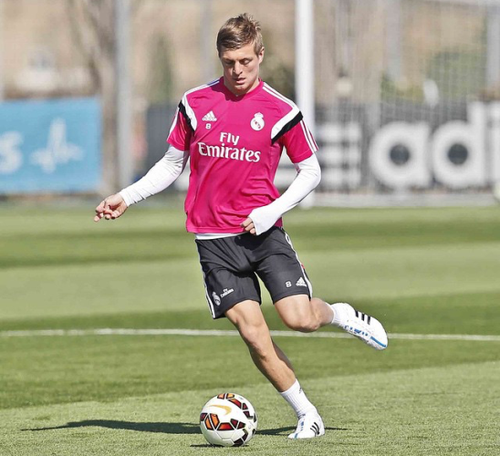 2 Interesting pic of Real Madrid star, Toni Kroos during training..hehe