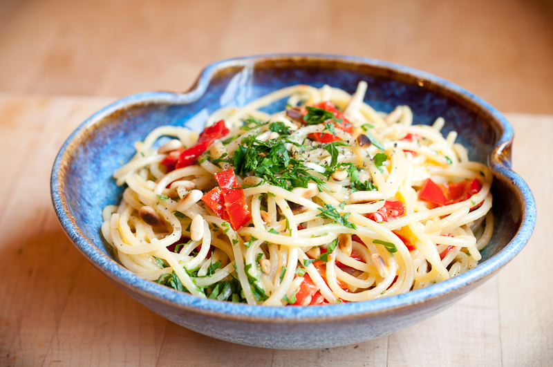 How to make vegetarian spaghetti recipe (with almond mint pesto