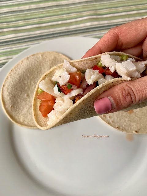 Burritos con pico de gallo, guacamole y bacalao