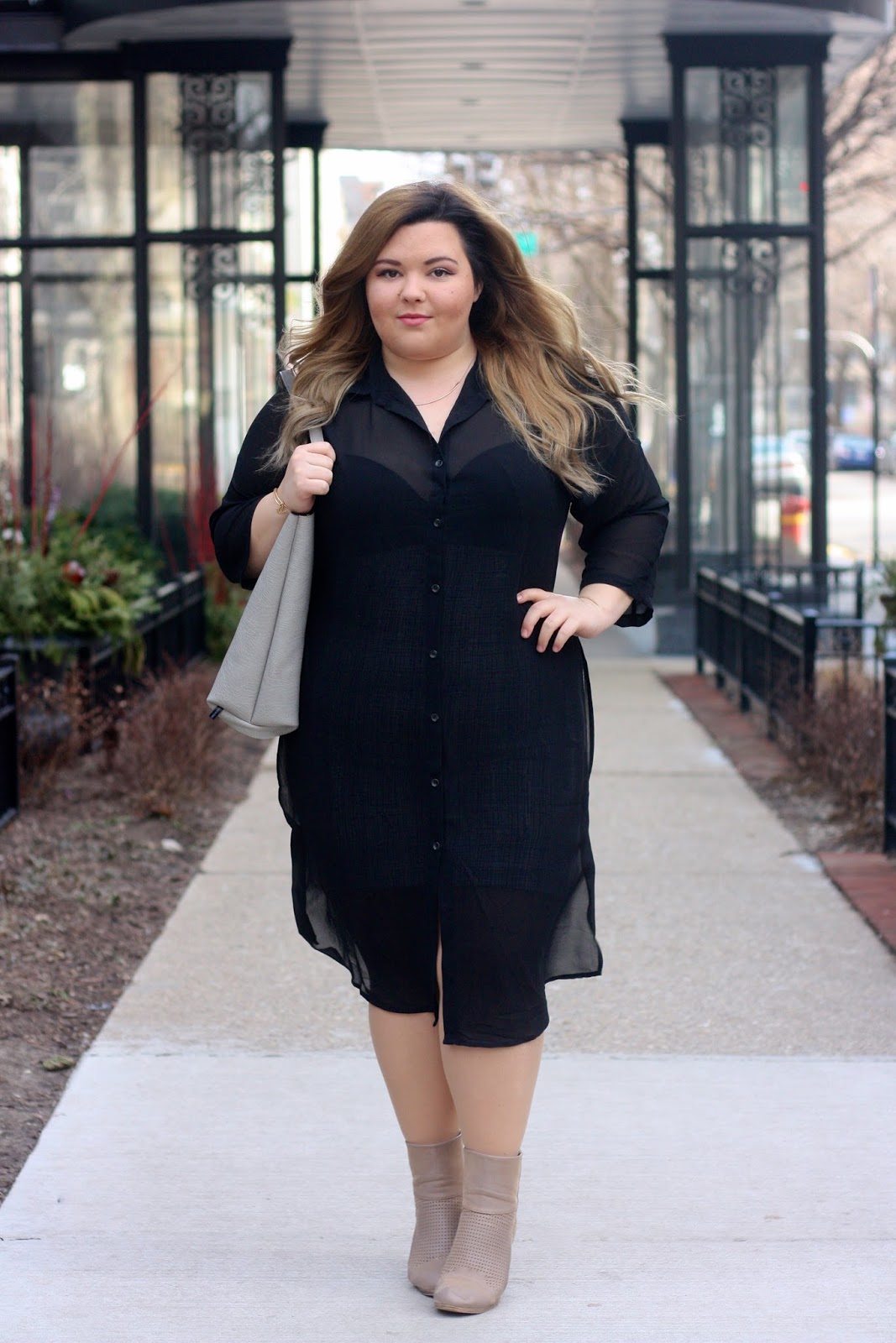 slit dress, see through plus size dress, how to wear midi skirts curvy, button up long sleeve dress, street level tote, taupe ankle boots, taupe booties, blonde hair dark roots, plus size fashion blogger, natalie craig, natalie in the city, chicago, plus size street style