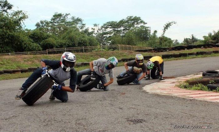 Motorbike Racing - Close Enough!