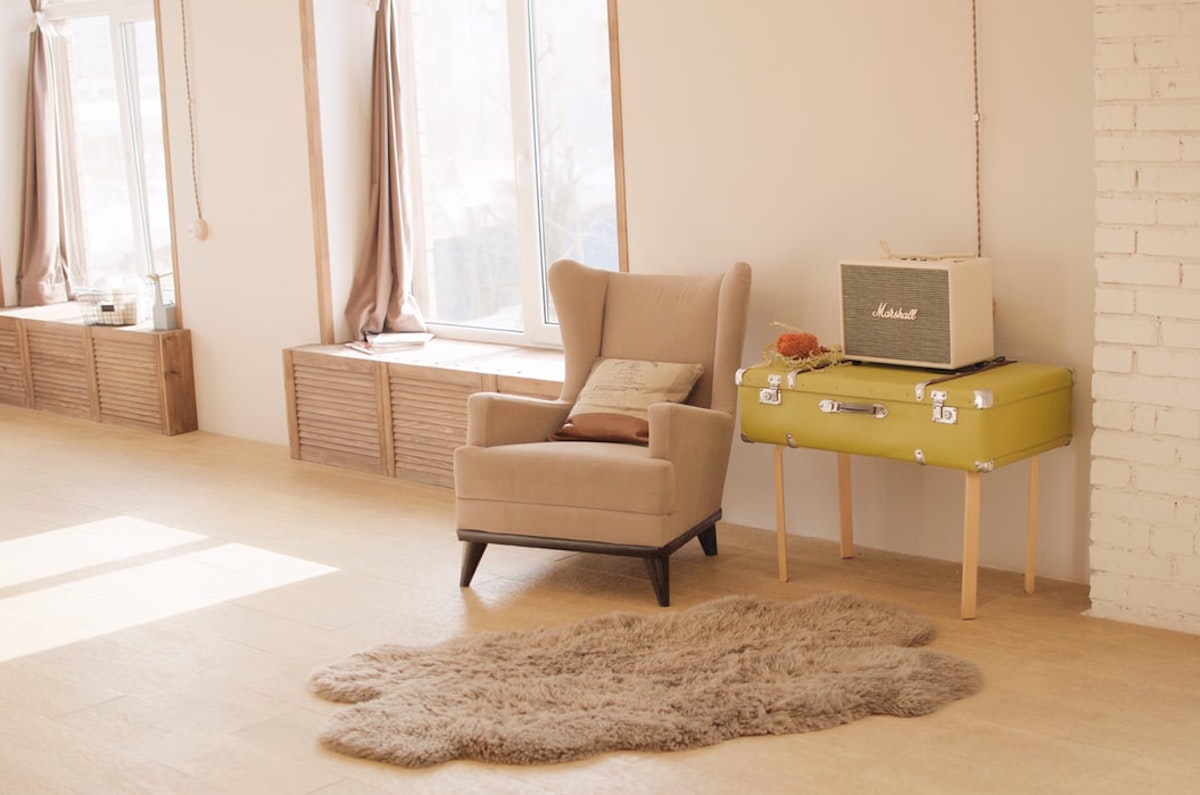 Salón con mobiliario a medida y elementos vintage