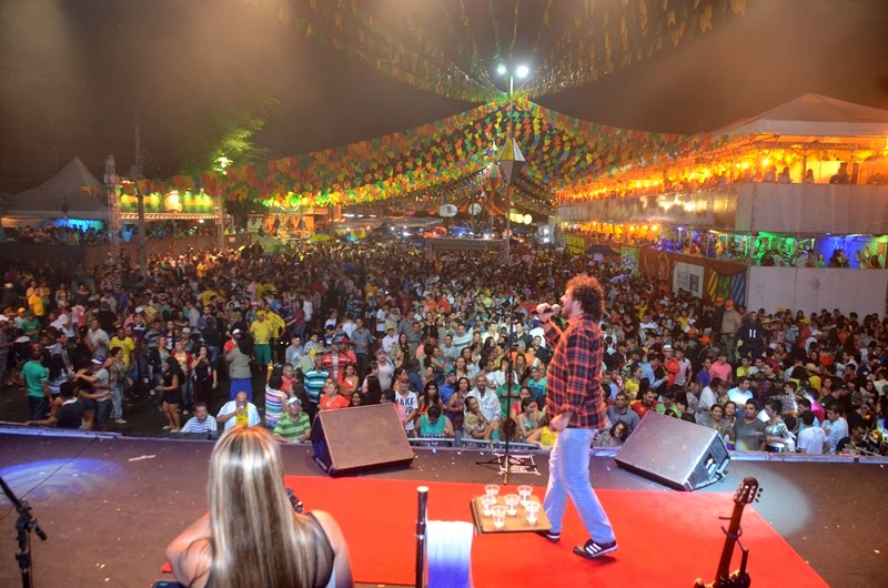 Blog Andreza Lima de Altinho, romantismo e jogo da seleção brasileira embalam multidão na