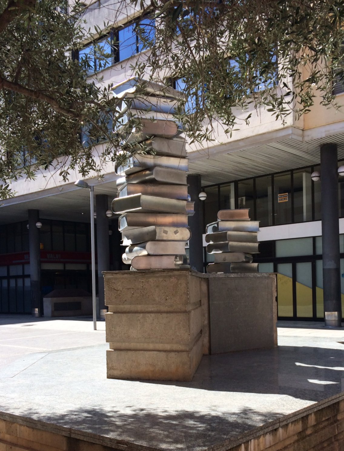 A la plaça Josep Pla, de Girona