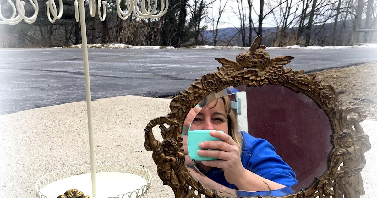 Mitralee Spray Painting in the Cold