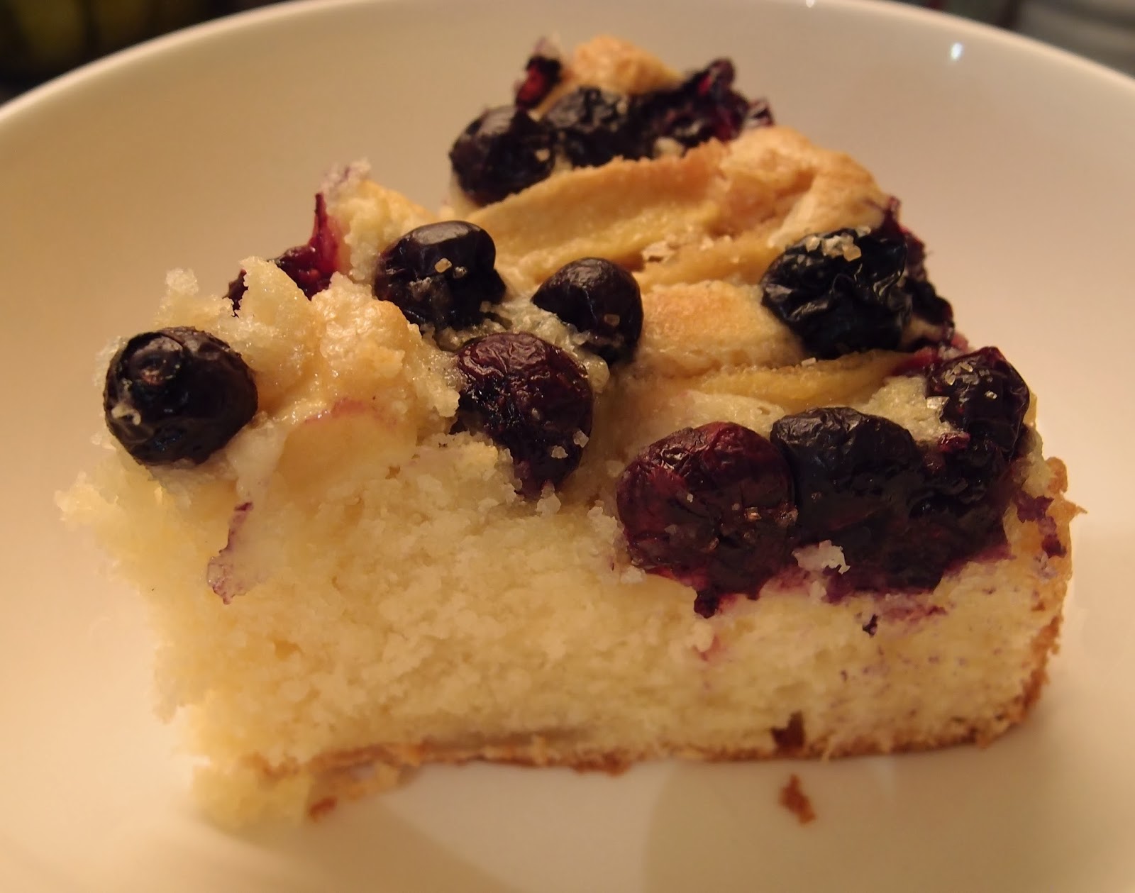 The Caked Crusader: Apple and blueberry cake