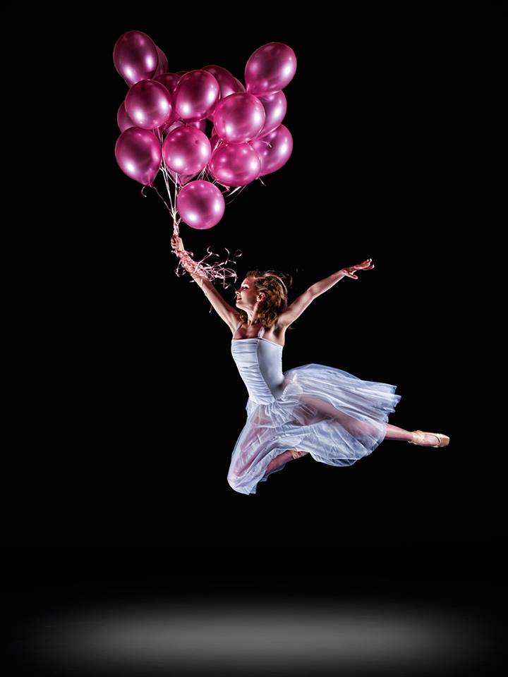 танцовщица с воздушными шарами. танец воздушными шарами. открытки с воздушными шарами. дети с воздушными шарами. балерина с воздушными шарами.