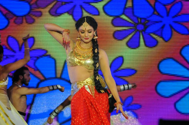 Pooja Kumar Dancing Stills At Telugu Movie Audio Launch 41