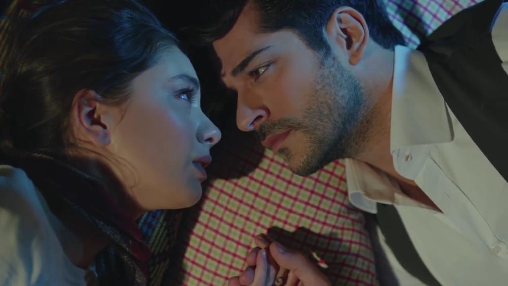 Wieczna miłość odcinek 25: Kemal i Nihan spędzają noc w chatce! Emir jest na ich tropie! [Streszczenie + Zdjęcia]