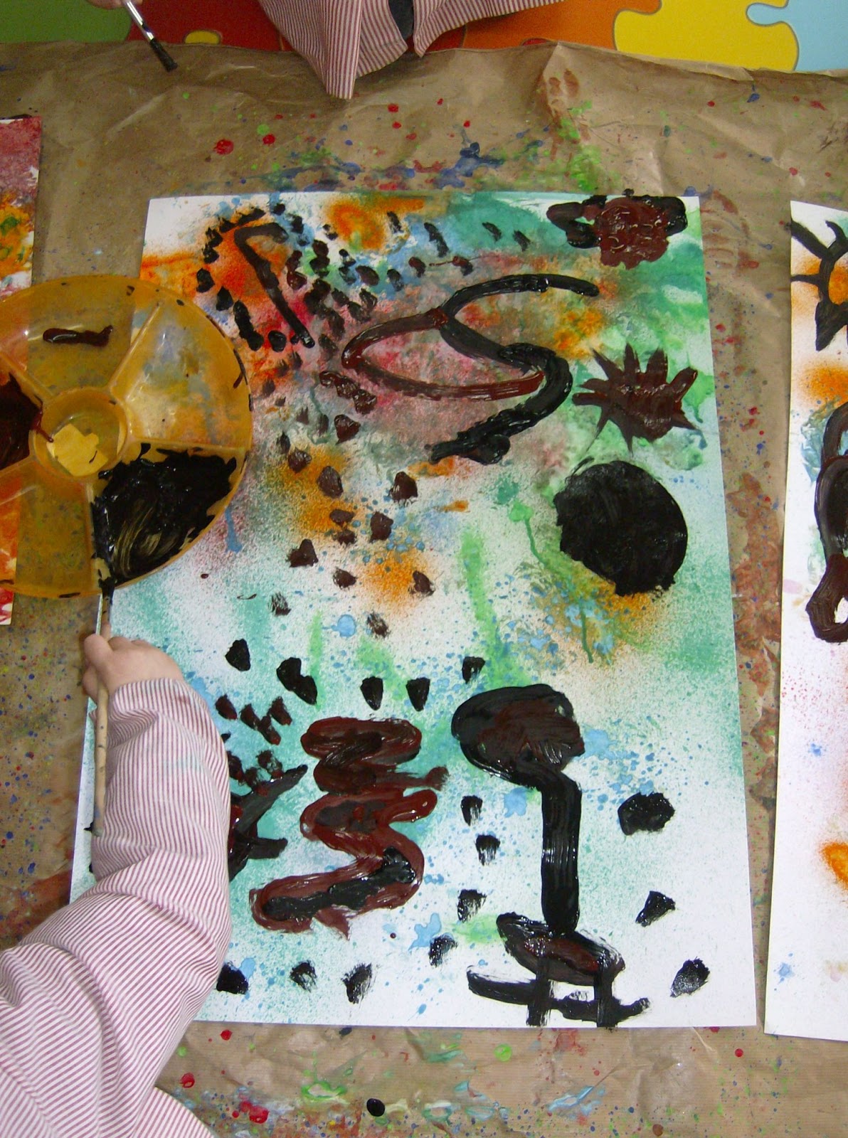 Menudos "savios" por el mundo: Pintura de acción