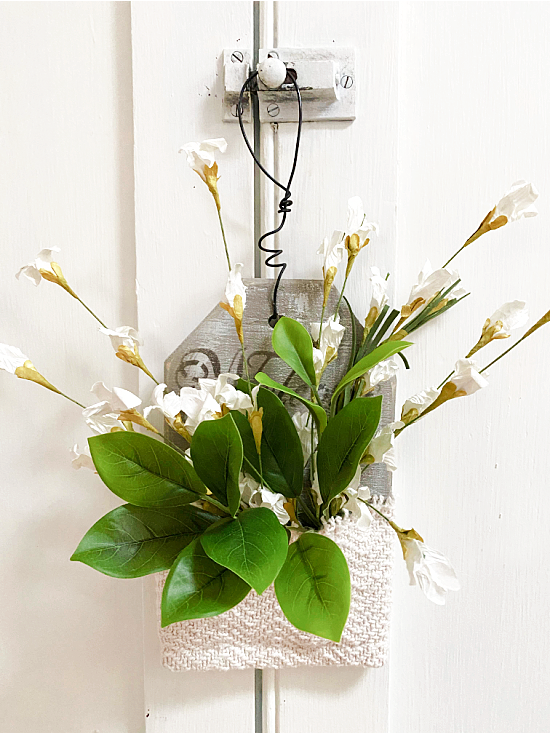 Easy Wall Pocket for Flowers