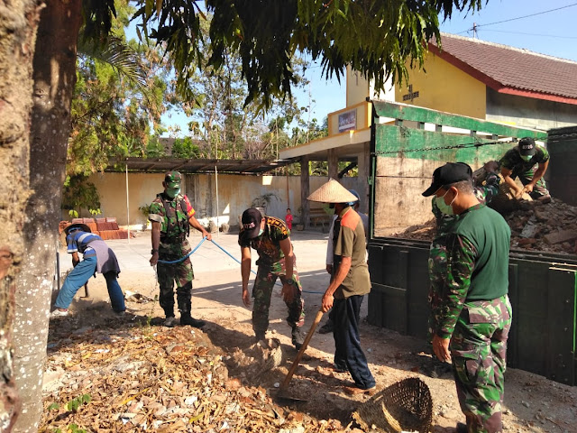 Karya Bhakti Pembersihan Pangkalan Koramil Dan Gereja  dalam Rangka Memperingati HUT TNI ke 74
