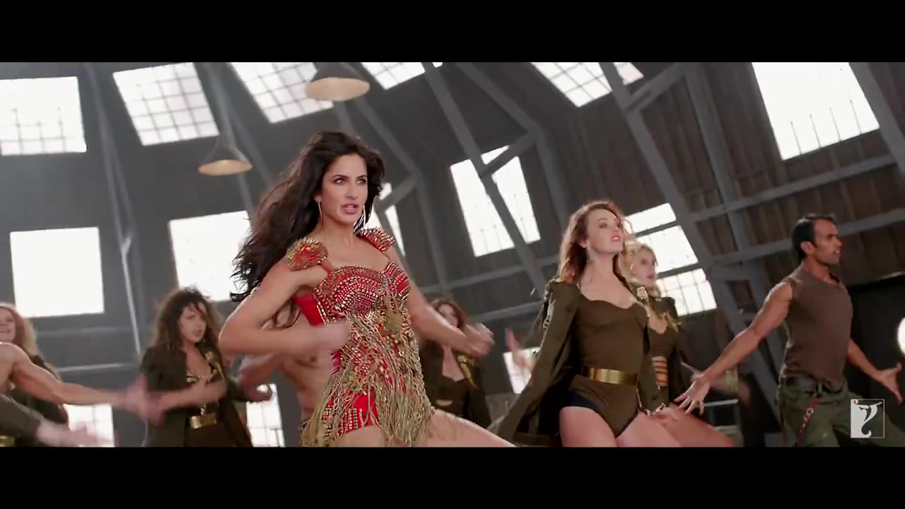 Katrina kaif hot dance stills