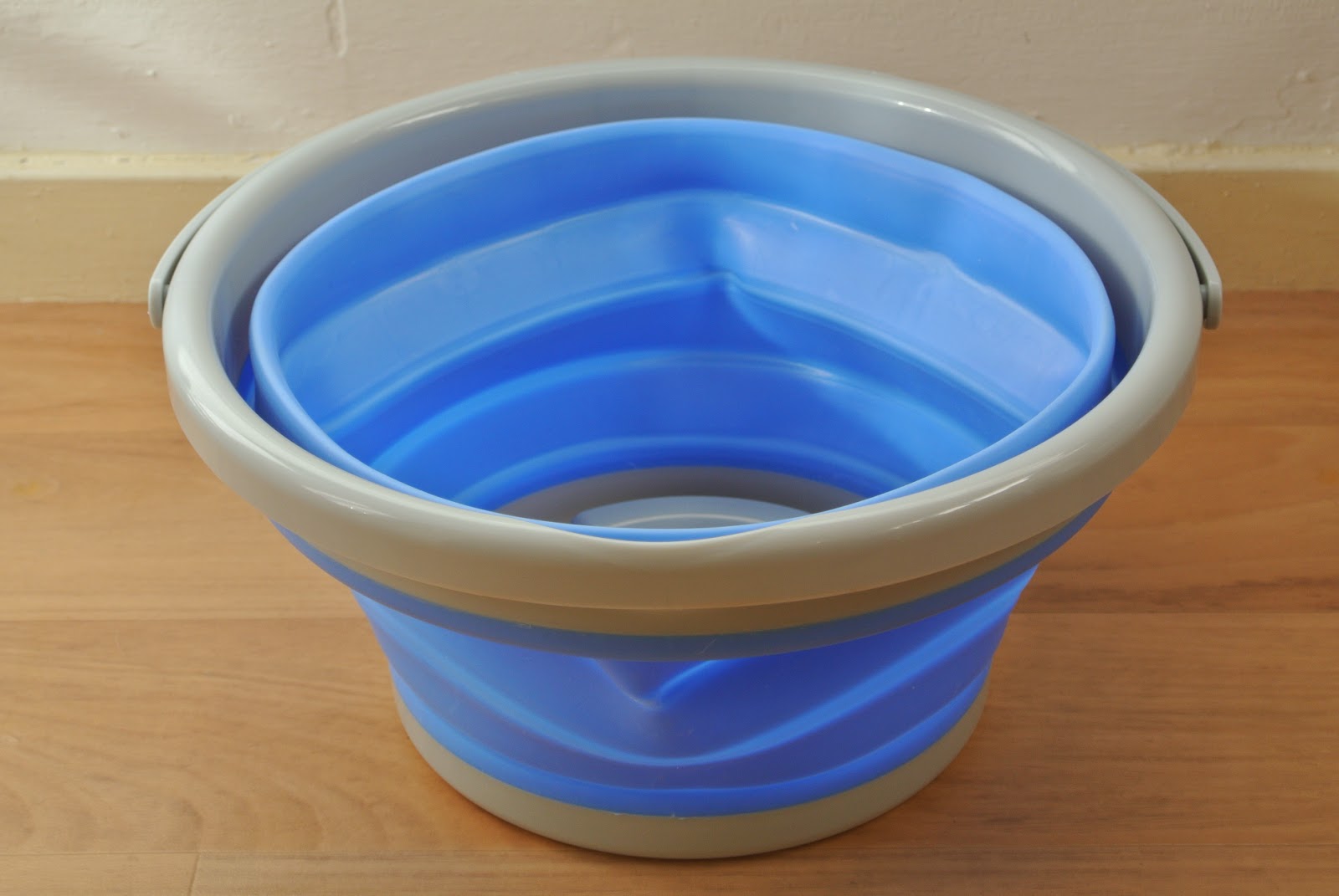 Bargain Brit Buys Collapsible bucket B&M stores £3.99