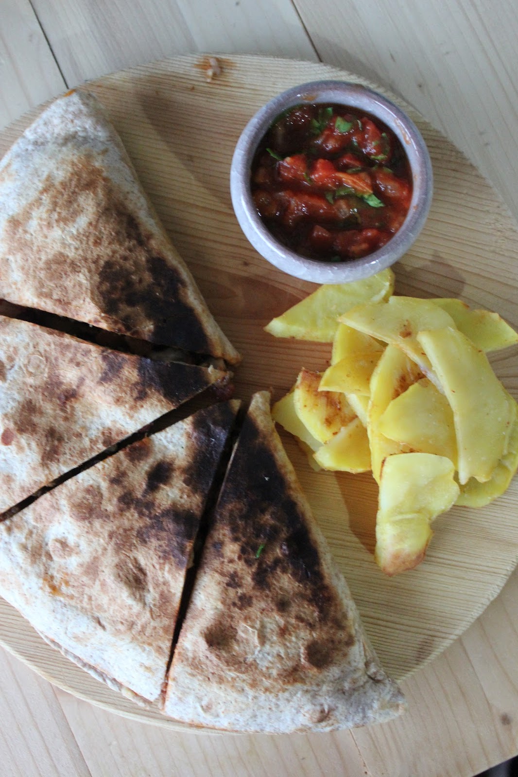 AynaGöz. Etli Quesadilla