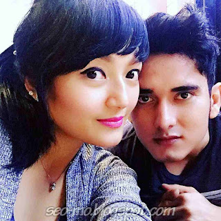 Foto Mesra Siti Badriah dengan Pacarnya Foto Mesra Siti Badriah dengan Pacarnya