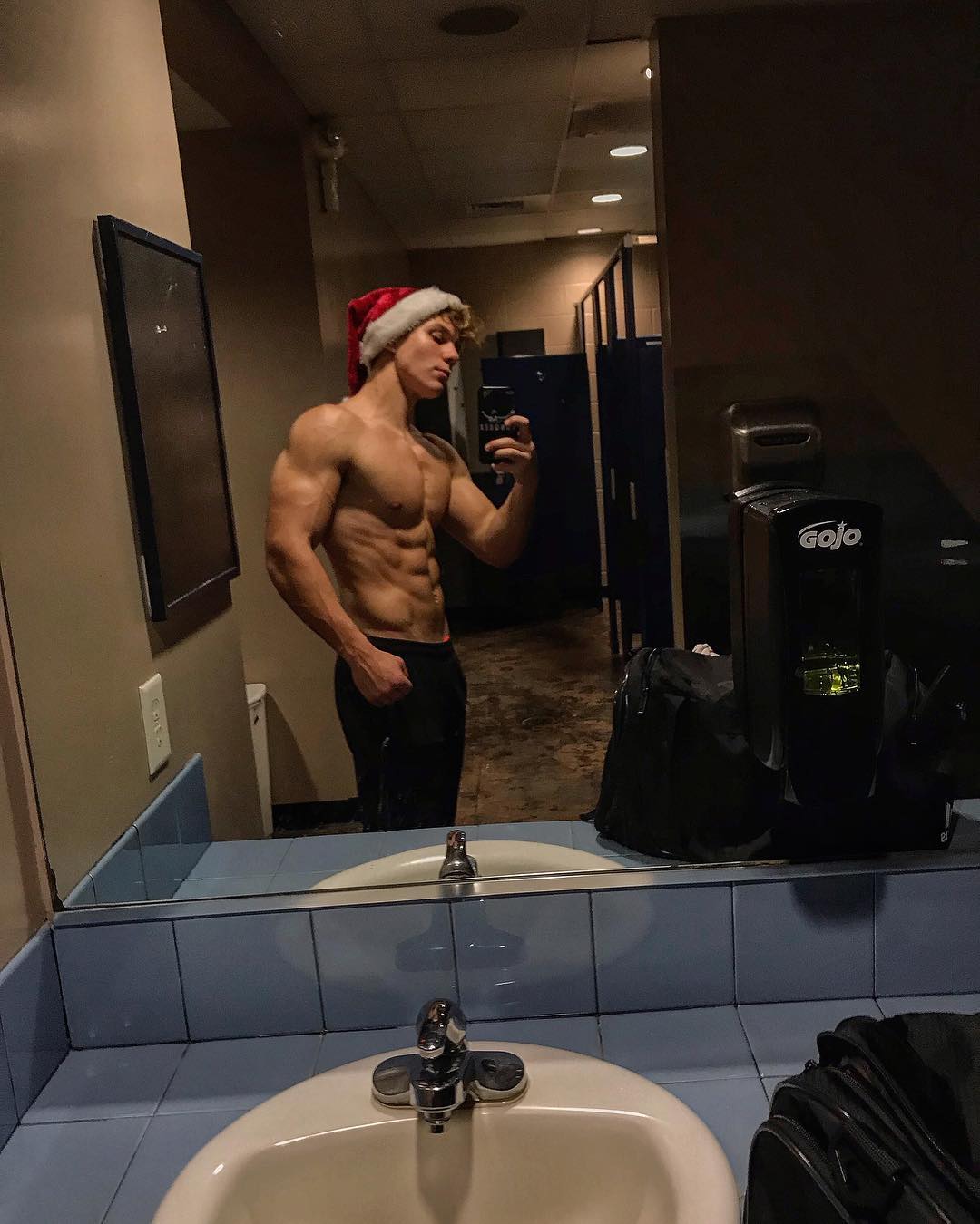 cute-christmas-guy-shirtless-fit-body-ripped-sixpack-abs-riser-joseph-young-sexy-santa-claus-straight-baited-selfie