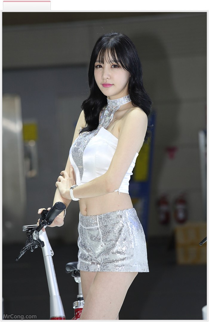 Beautiful Hong Ji Yeon at the 2017 Seoul Motor Show (146 pictures) photo 4-13