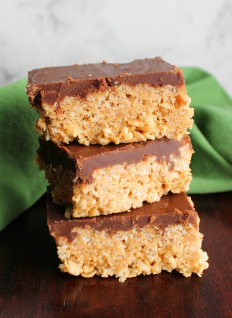 You can make rice krispie treats without marshmallows! These fun bars are held together with peanut butter and maple syrup instead. They are the perfect combination of goodness! peanut butter maple treats ready to eat