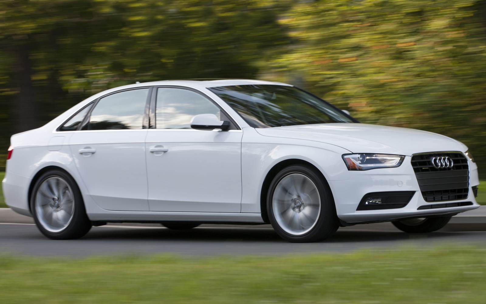 Audi A4 é chamado para recall no Brasil: defeito no airbag