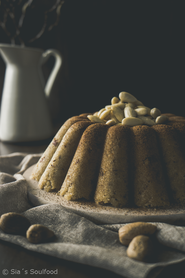 sia´s soulfood foodblog: Grießkuchen mit Mandeln {Halvas simigdalenios}