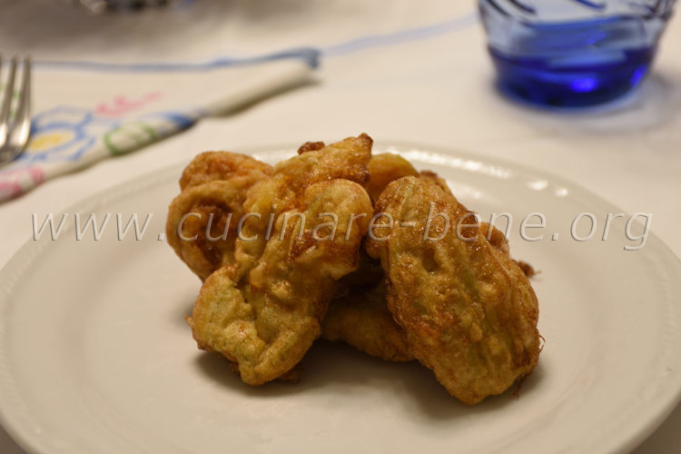 Fiori di zucchina fritti