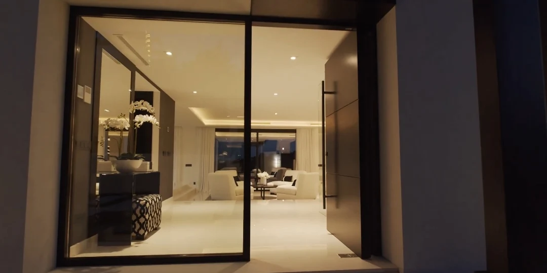 26 Interior Design Photos vs. Contemporary Luxury Villa In Nueva Andalucia, Marbella Tour