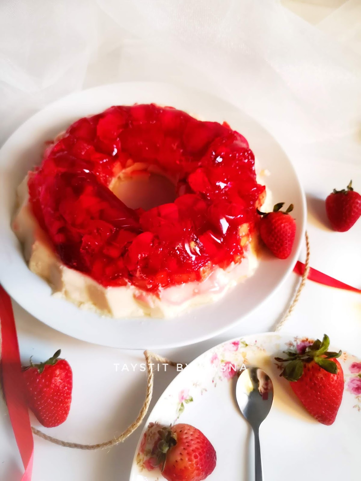 Taystit by Hasna Strawberry Vanilla Jelly Pudding