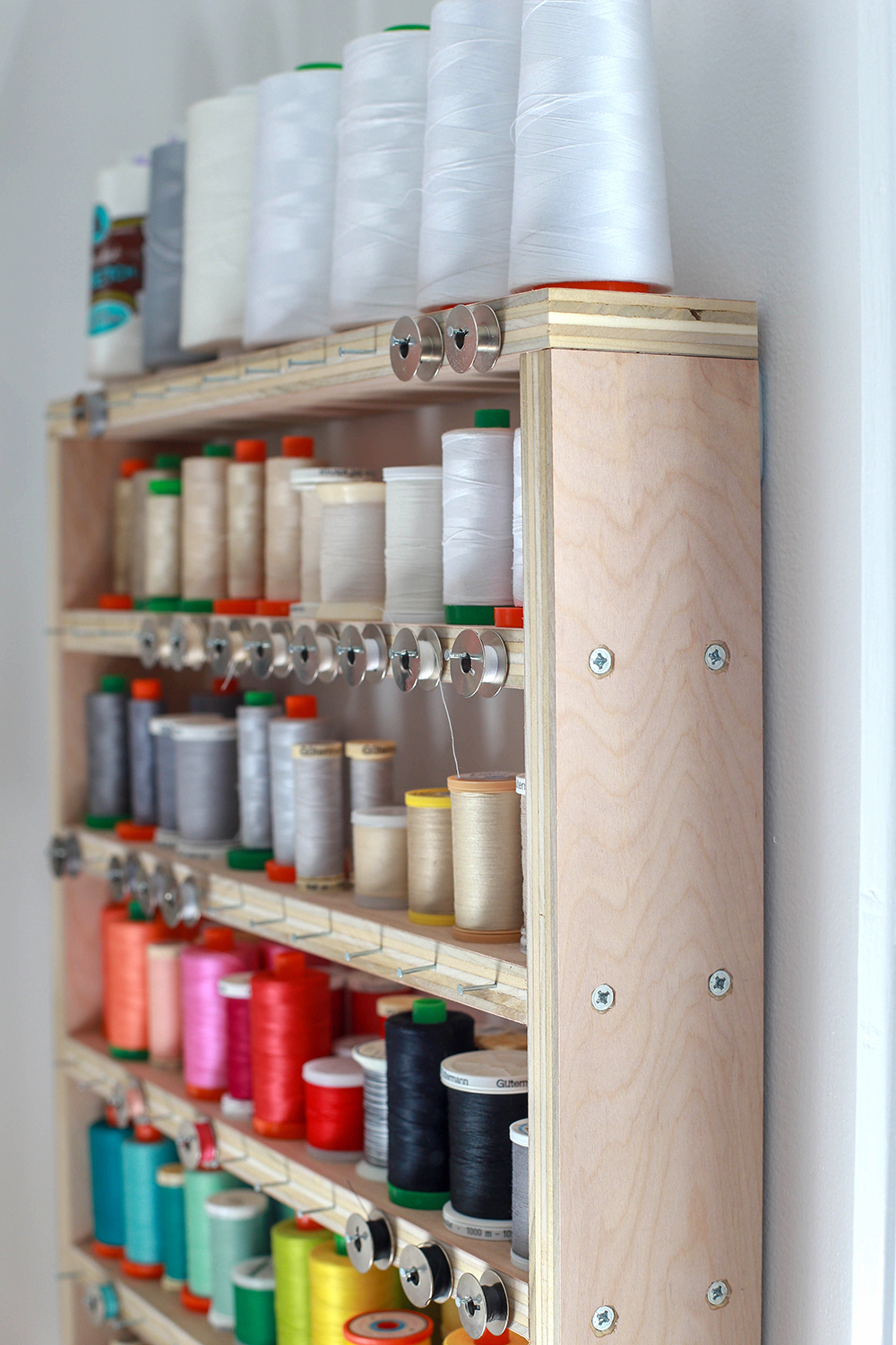 Sewing Over Pins: Tutorial: DIY Thread Spool Bobbin Storage