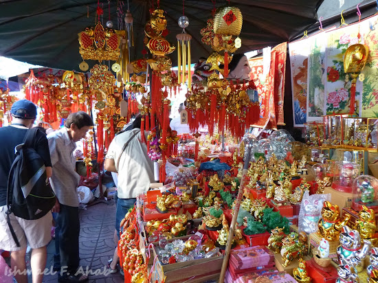 Lucky charms for sale at Yaowarat Road