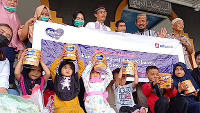 Bebelac dan Alfamidi Berikan 1.000 Parcel Hebat Kebaikan di 13 Provinsi