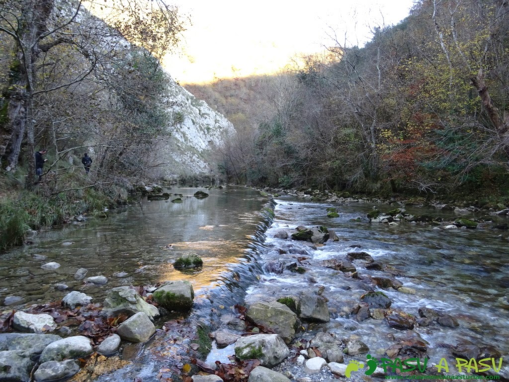 Ruta de La OLLA de SAN VICENTE desde PUENTE DOBRA Pasu A Pasu Rutas