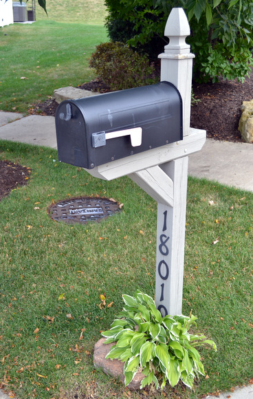 This blah mailbox totally needed a colorful update to take from blah to wow!