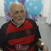Idoso de 102 anos que venceu a Covid-19 pede o hino do Flamengo ao sair do hospital.