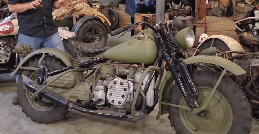 1942 - HARLEY XA - CYLINDRES TRANSVERSALS  OPPOSÉS OU FLAT TWIN  - 1000 EXEMPLAIRES POUR L'ARMÉE