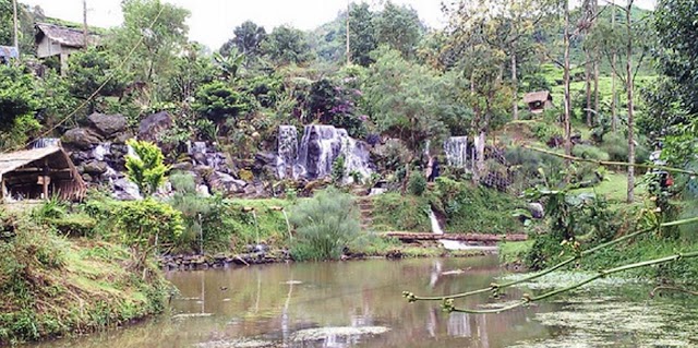 Pesona Curug Tilu di Area Perkebunan Teh Rancabali, Ciwidey