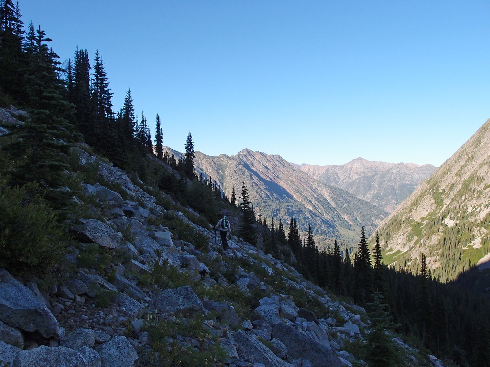 Seeking Ultra Rainbow RidgeTwisp Lake loop, North Cascades National Park