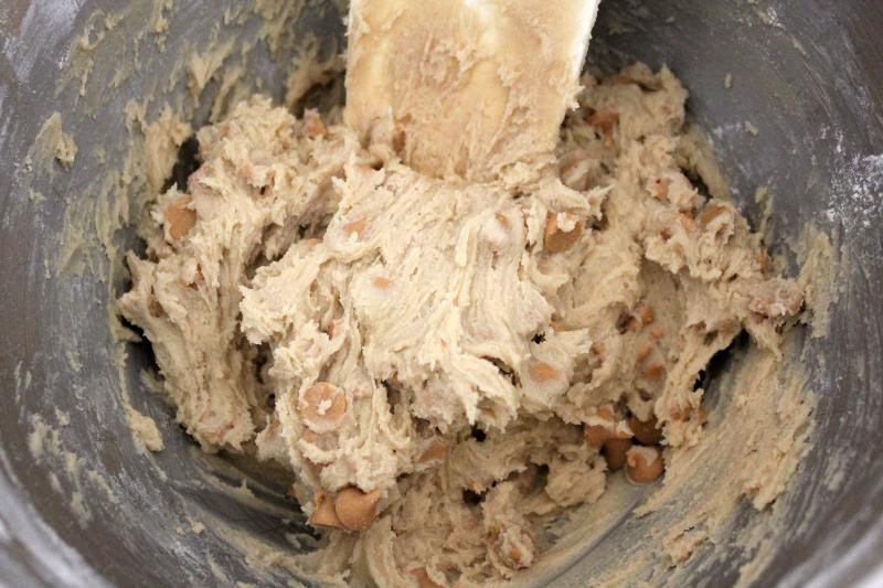 LofthouseStyle Peanut Butter Chip Cookies with Peanut Butter Frosting