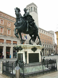 Francesco Mochi's bronze statute of  Alessandro Farnese in Piacenza