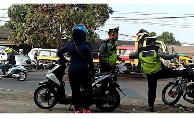 Polisi Yang Disangka Tendang Motor Sempat Viral Fakta Dibalik Kejadian Polisi Yang Disangka Tendang Motor Sempat Viral Fakta Dibalik Kejadian