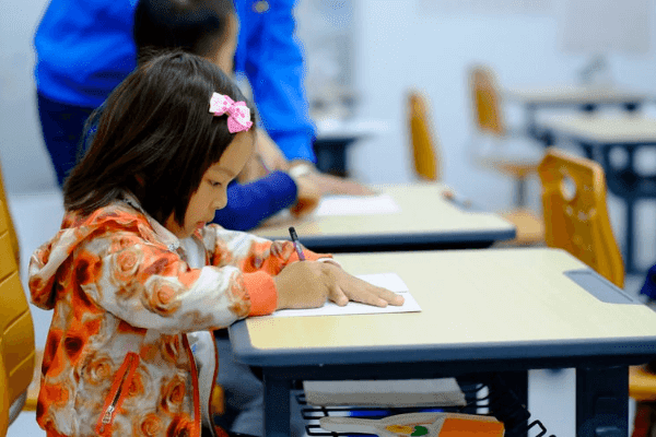 Melepas Anak di Hari Pertama Sekolah