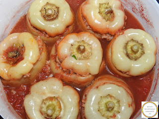 Ardei umpluti de casa cu orez si ciuperci reteta de post taraneasca fierti in sos tomat de rosii retete culinare mancare cu legume morcovi ceapa ulei bulion,