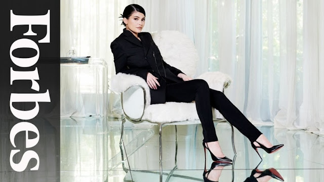 Kylie Jenner Instragram dan Bisnis Kosmetik Jutaan Dollar