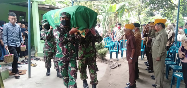 Koramil 22 Wonosari Berikan Penghormatan Terakhir Kepada Veteran